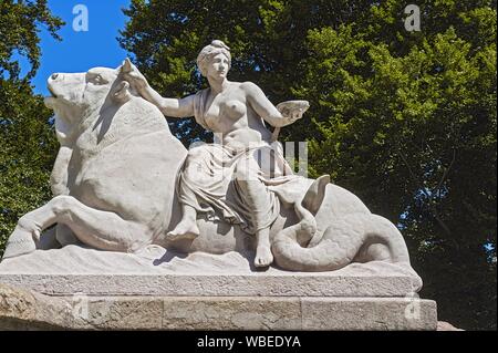 Allegorie auf den Segen und die heilende Kraft des Wassers, Wittelsbacher Bunnen von Adolf von Hildebrand, 1895, Lenbachplatz, München, Oberbayern Stockfoto