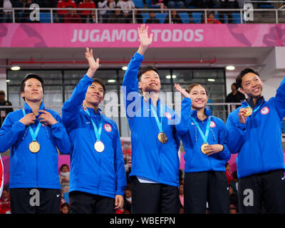 Taekwondo, Poomsae; Gold Medaillengewinner Alex Lee, Karyn Real, Andrew Lee, Ethan, Sonne und Sae-Jin Yi aus USA an der Lima 2019 Pan American Games Stockfoto