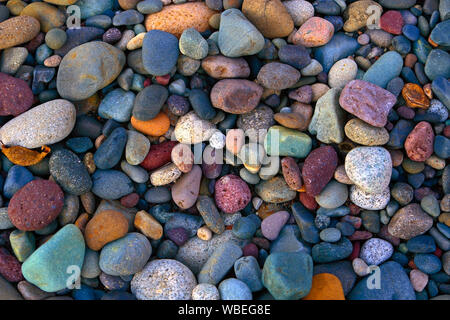 River Rock Kiesel in verschiedenen Größen und Formen. Stockfoto