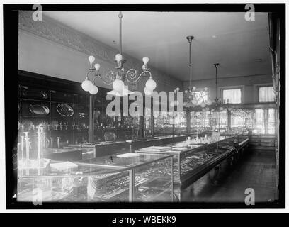 GALT, MRS. EDITH BOLLING. M. WOODROW WILSON, DEC. 18, 1915. HER JEWELRY STORE, 'GALT & BRO' Abstract/medium: 1 negative : glass ; 5 x 7 in. or smaller Stockfoto