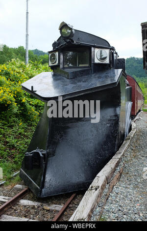 Eine stillgelegte Schneepflug Zug, Teil der stillgelegten Bahnstrecke in Mitsubishi Minami-Oyubari Yubari, Hokkaido. Stockfoto