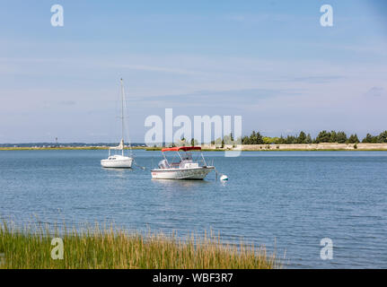 Zwei Schiffe am Liegeplatz in Sag Harbor, NY Stockfoto