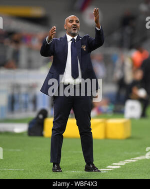 Mailand, Italien. 26 Aug, 2019. Lecce ist Head Coach Fabio LIVERANI reagiert während einer Serie ein Fußball-Spiel zwischen Inter Mailand und Lecce in Mailand, Italien, 26.August 2019. Credit: Alberto Lingria/Xinhua Stockfoto