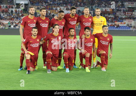 Rom, Italien. 25 Aug, 2019. Wie vor dem Spiel gegen den CFC Genua im Stadio Olimpico in Rom Roma Team. Das Endergebnis ist 3-3. (Foto von Salvatore Esposito/Pacific Press) Quelle: Pacific Press Agency/Alamy leben Nachrichten Stockfoto