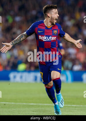 Barcelona, Spanien. 25 Aug, 2019. BARCELONA, SPANIEN - 25. August: Carles Perez feiert ein Ziel während der Liga Match zwischen dem FC Barcelona und Real Betis im Camp Nou am 25 August, 2019 in Barcelona, Spanien. (Foto von David Ramirez/Pacific Press) Quelle: Pacific Press Agency/Alamy leben Nachrichten Stockfoto