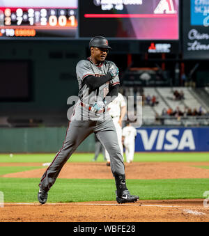 August 26, 2019: Arizona Diamondbacks pinch hitter Adam Jones (10) feiert ein Lead off Home Run, während ein MLB-Spiel zwischen den Arizona Diamondbacks und die San Francisco Giants bei Oracle Park in San Francisco, Kalifornien. Valerie Shoaps/CSM Stockfoto