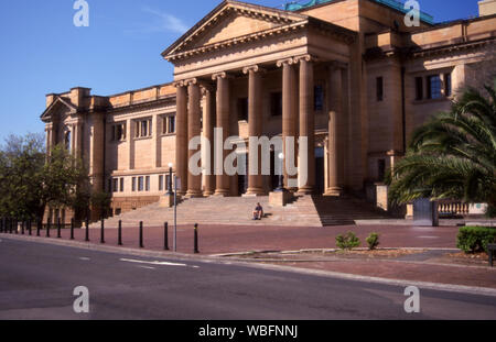 Blick auf DIE FASSADE DER DIE STAATSBIBLIOTHEK VON NEW SOUTH WALES, Sydney, NSW, Australien. Stockfoto