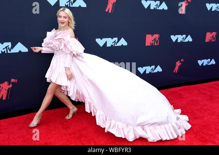 Zara Larsson an den MTV Video Music Awards 2019 im Prudential Center in Newark, New Jersey statt. Stockfoto