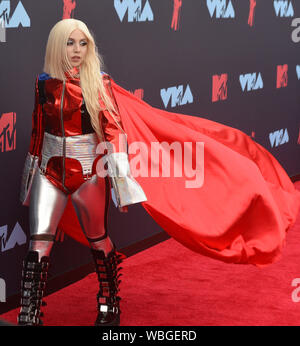 Newark, USA. 26 Aug, 2019. NEWARK, New Jersey - 26. August: Ava Max besucht die 2019 MTV Video Music Awards im Prudential Center am 26. August 2019 in Newark, New Jersey. Credit: MediaPunch Inc/Alamy leben Nachrichten Stockfoto