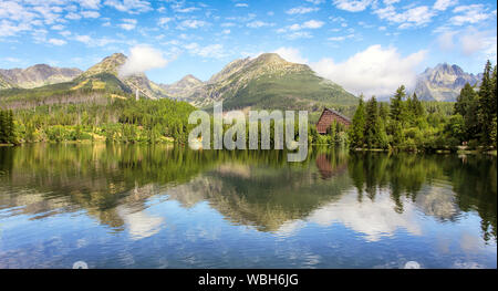 Bergsee Strbske pleso und Hohe Tatra, Slowakei - Landschaft Stockfoto