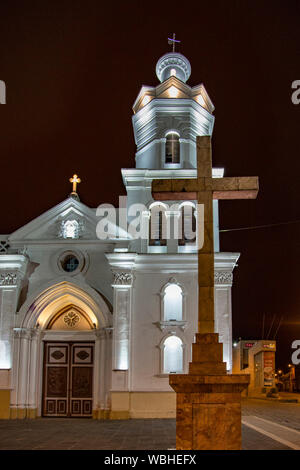 Iglesia San Blas in Cuenca, Ecuador, gesehen bei Nacht beleuchtet Stockfoto