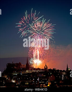 Edinburgh, Schottland, Großbritannien. 26 August, 2019. Die jährlichen Virgin Money Feuerwerk Konzert, die das Ende der Edinburgh International Festival Markierungen, Stockfoto