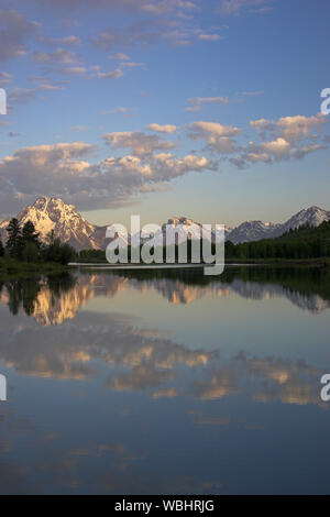 Die Teton Berge aus dem Oxbow Bend auf dem Snake River Grand Teton National Park Wyoming USA Stockfoto