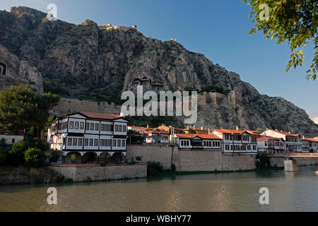 Eine Stadt, in der die Pontischen und osmanischen Herrscher ihre Spuren hinterlassen, Amasya ist definitiv ein Ort für Geschichtsinteressierte. Stockfoto