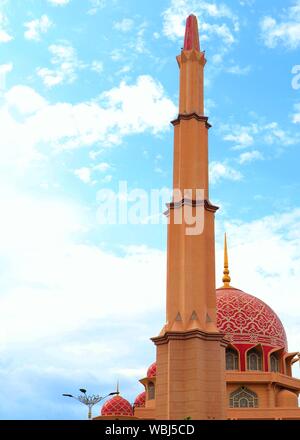 Außerhalb des Malaysischen Grand Mosque Stockfoto