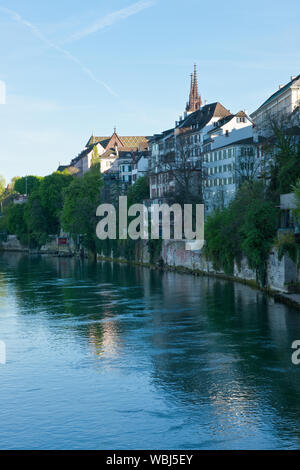 Altstadt von Basel am Südufer des Rheins. Basel, Schweiz. Stockfoto