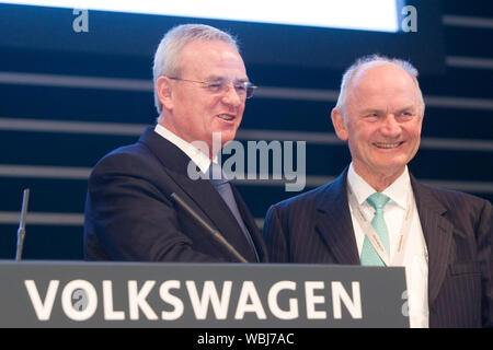 Hamburg, Deutschland. 27 Aug, 2019. Ferdinand Piech starb im Alter von 82 Jahren. Archiv Foto; Martin Winterkorn, Vorsitzender der Geschäftsführung und Ferdinand Piech, Vorsitzender des Aufsichtsrats, anlässlich der Hauptversammlung der Volkswagen AG am 19. April 2007 in Hamburg | Verwendung der weltweiten Kredit: dpa/Alamy leben Nachrichten Stockfoto