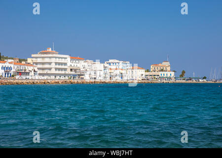 Gebäude der Insel Spetses am Saronischen Golf in der Nähe von Athen. Griechenland Stockfoto