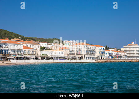 Gebäude der Insel Spetses am Saronischen Golf in der Nähe von Athen. Griechenland Stockfoto