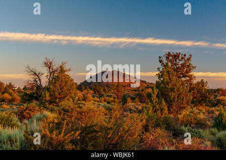 Sonnenaufgang über Lava Beds National Monument Stockfoto