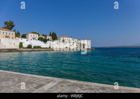 Gebäude der Insel Spetses am Saronischen Golf in der Nähe von Athen. Griechenland Stockfoto