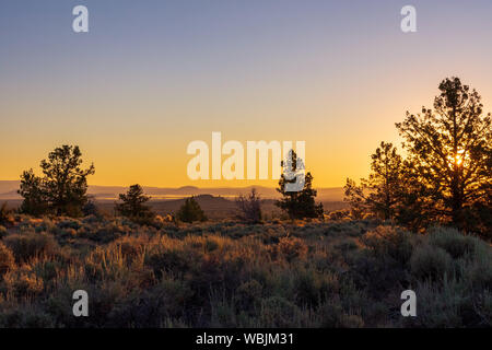 Sonnenaufgang über Lava Beds National Monument Stockfoto