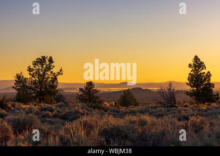 Sonnenaufgang über Lava Beds National Monument Stockfoto