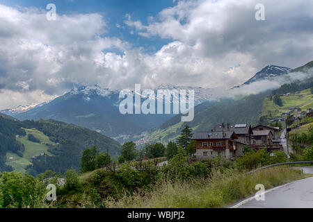 Berg landscaoe in der Nähe von Bormio im Sommer, eine italienische Stadt in der Provinz Sondrio in der Lombardei und renommierten Winter und Sommer tourist resort in Stockfoto