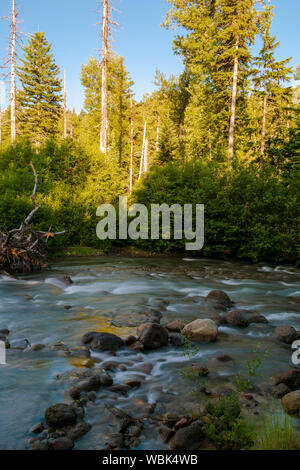 Fließende Fluss in der Nähe der Höhe Hood, Oregon Stockfoto