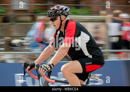 Radfahrer am 2019 Euroeyes Cyclassics bike Wettbewerb in Hamburg, Deutschland Stockfoto