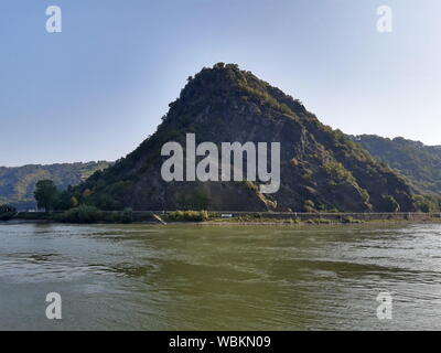 Die Loreley ist ein schieferfelsen im UNESCO-Welterbe Oberes Mittelrheintal in der Nähe von Sankt Goarshausen, Rheinland-Pfalz, die sich auf das Osterfest. Stockfoto