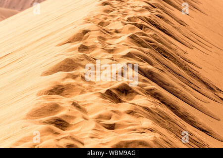 Auf dem Weg zum Gipfel der Düne 45, Wüste Namib, Namibia Stockfoto