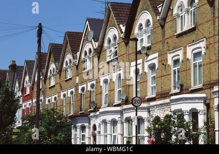 Viktorianischen Reihenhäusern in Hermitage Road, Harringay, North London, Großbritannien Stockfoto