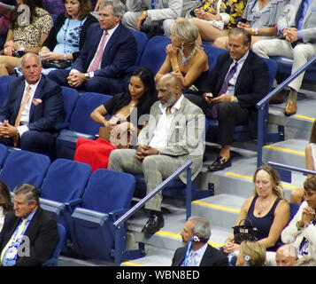 August 26, 2019, New York City, New York, USA: Tag der US Open Tennis Meisterschaften an der Arthur Ashe Stadium in Queens New York statt. . Serena Williams Vs. Maria Sharapova & Roger Federer Vs. Sumit Nagal. Der ehemalige Boxweltmeister Mike Tyson (Credit Bild: © Bruce Cotler/Kugel Fotos über ZUMA Draht) Stockfoto