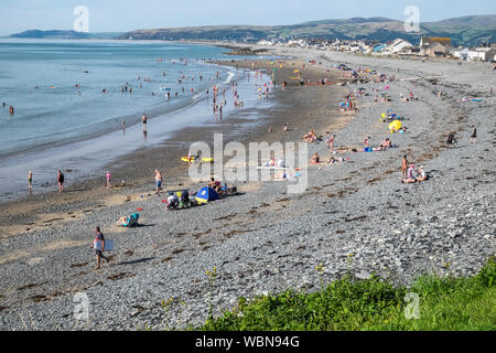 Borth Borth, Strand, Strand, Dorf, Urlaub, Meer, Resort, Nord, der, Aberystwyth, Cardigan Bay, Ceredigion, auf, sonnig, Bank, Urlaub, Wochenende, August, Sommer, Wales Stockfoto