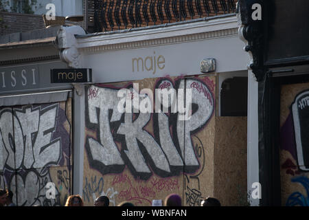 Weiße Sprühfarbe Graffiti an der Notting Hill Carnival. Stockfoto