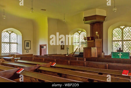 CROICK CHURCH ARDGAY SUTHERLAND SCHOTTLAND PARLAMENTARISCHEN TELFORD KIRCHE 1825 INNEN SUCHEN AUF DIE KIRCHENBÄNKE die Kanzel Stockfoto