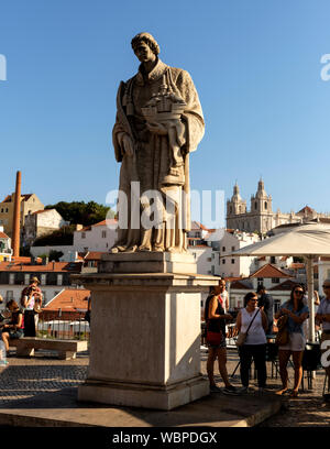 St. Vincent (Sao Vincente) Statue, Alfama, Lissabon, Portugal. Stockfoto