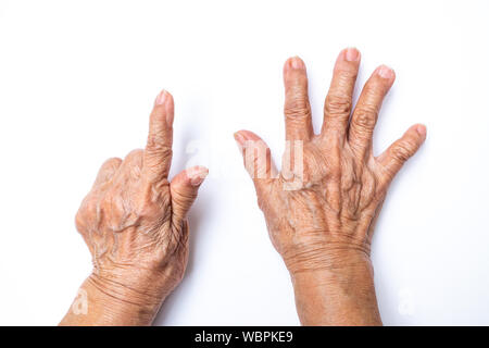 Die ältere Frau Hände zählen 7 auf weißem Hintergrund, Zahlen 1-10 in Gebärdensprache Konzept Stockfoto