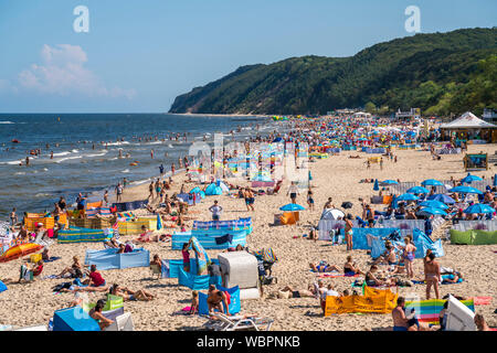 Massentourismus am Ostsee Strand von Misdroy/Miedzyzdroje, Insel Wolin, Westpommern, Polen, Europa | Massentourismus an der Ostsee Strand in Miedzyzd Stockfoto