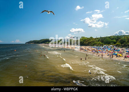 Massentourismus am Ostsee Strand von Misdroy/Miedzyzdroje, Insel Wolin, Westpommern, Polen, Europa | Massentourismus an der Ostsee Strand in Miedzyzd Stockfoto