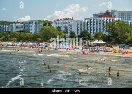 Massentourismus am Ostsee Strand von Misdroy/Miedzyzdroje, Insel Wolin, Westpommern, Polen, Europa | Massentourismus an der Ostsee Strand in Miedzyzd Stockfoto