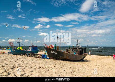 Fischerboote am Ostsee Strand von Misdroy/Miedzyzdroje, Insel Wolin, Westpommern, Polen, Europa | Fischerboote am Ostsee Strand in Miedzyzdro Stockfoto