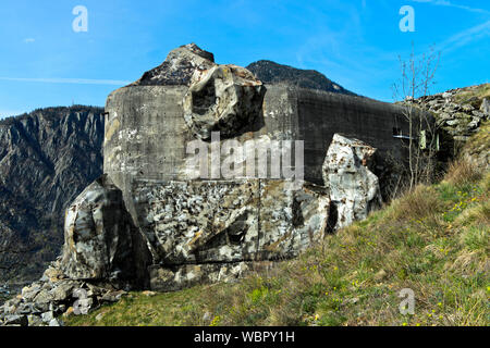 Deaktiviert Bunker der Schweizer Armee, Artillerie Festung Follateres, Festung von Saint-Maurice, Wallis, Schweiz Stockfoto