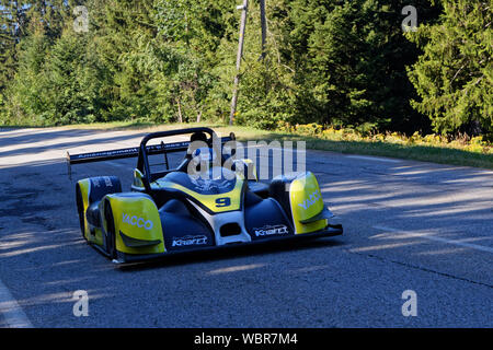 Grenoble, Frankreich, 25. August 2019: Rennwagen auf der Strecke von Chamrousse bergauf Rennen, zählen für die französische Meisterschaft. Stockfoto