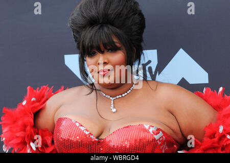 Newark, USA. 26 Aug, 2019. Lizzo (Melissa Viviane Jefferson) besucht die 2019 MTV Video Music Video Awards im Prudential Center in Newark, NJ: SOPA Images Limited/Alamy Leben Nachrichten gehalten Stockfoto