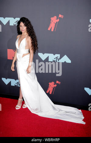 Newark, USA. 27 Aug, 2019. Camila Cabello besucht die 2019 MTV Video Music Video Awards im Prudential Center in Newark, NJ: SOPA Images Limited/Alamy Leben Nachrichten gehalten Stockfoto