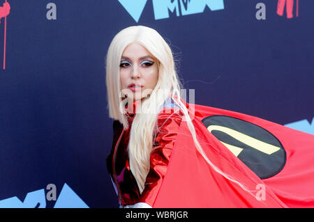 Newark, USA. 26 Aug, 2019. Ava Max (Amanda Ava Koci) betreut die 2019 MTV Video Music Video Awards im Prudential Center in Newark, NJ: SOPA Images Limited/Alamy Leben Nachrichten gehalten Stockfoto