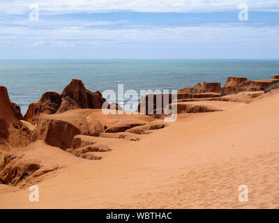 Nordosten von Brasilien - bebibe, Ceara, Brasilien Klippen - Strände und Ferien in Brasilien - Reise und Tourismus Stockfoto