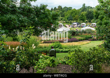 RHS Hyde Hall flower show, mit der Vielzahl von Markisen. Stockfoto